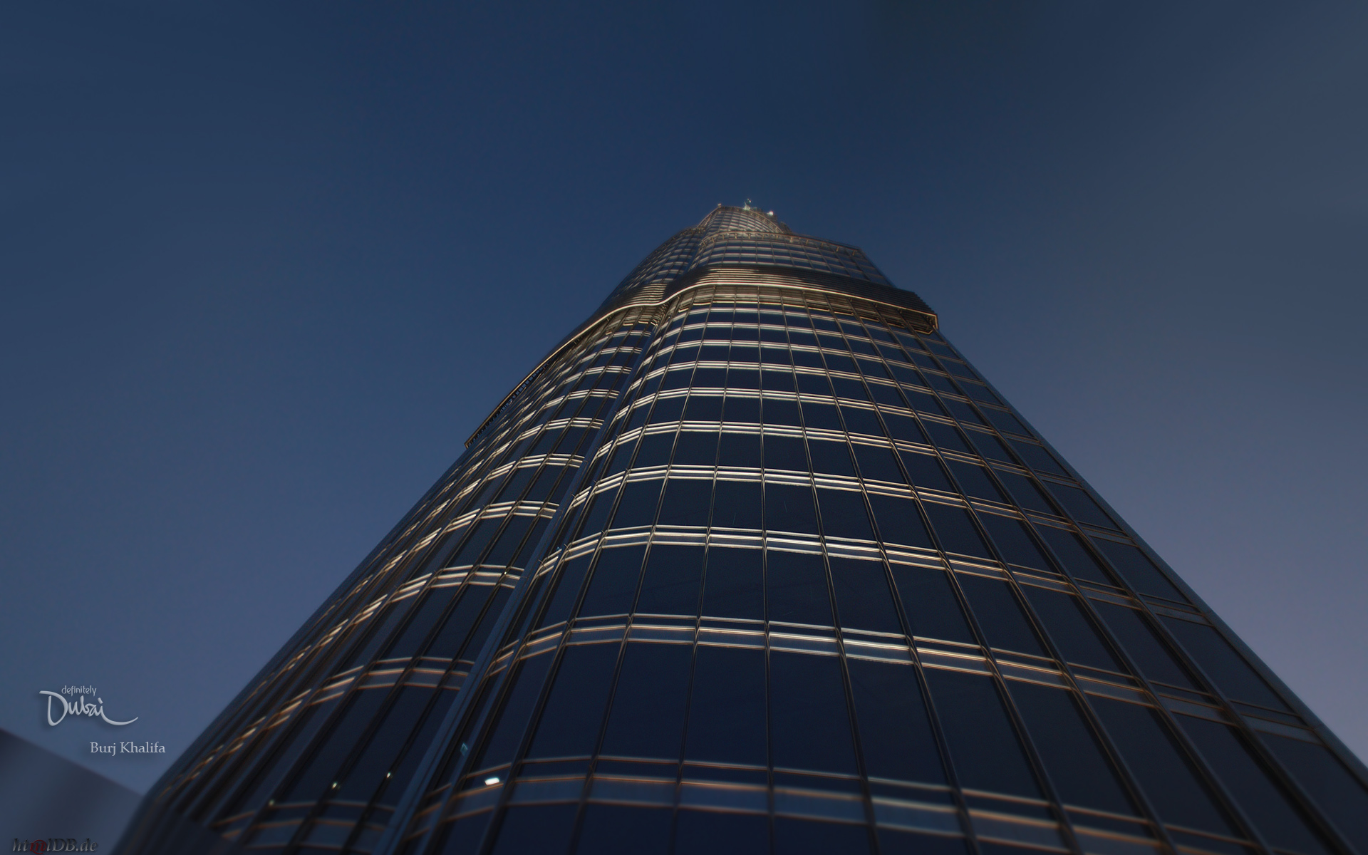 Burj-Khalifa at top view up